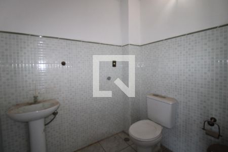 Casa à venda com 323m², 3 quartos e 4 vagasBanheiro do Salão de Festas