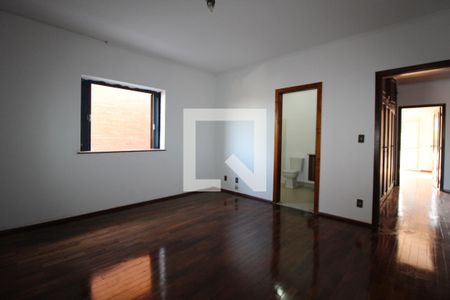 Casa à venda com 323m², 3 quartos e 4 vagasQuarto 2 (suíte)