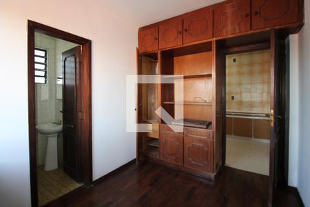 Casa à venda com 323m², 3 quartos e 4 vagasQuarto de Serviço