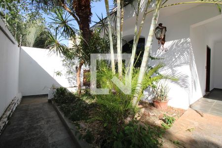 Casa à venda com 323m², 3 quartos e 4 vagasGaragem e Jardim