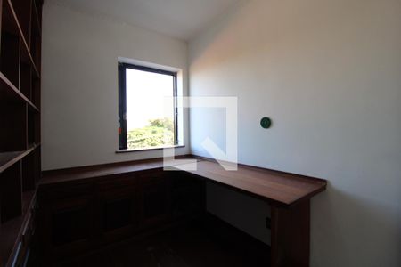 Casa à venda com 323m², 3 quartos e 4 vagasEscritório 1