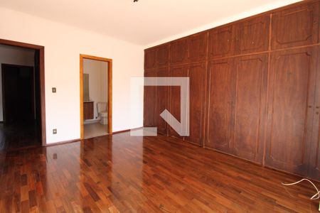 Casa à venda com 323m², 3 quartos e 4 vagasQuarto 1 (suíte)