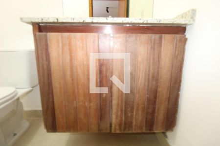 Casa à venda com 323m², 3 quartos e 4 vagasBanheiro da Suíte 2