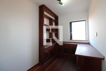 Casa à venda com 323m², 3 quartos e 4 vagasEscritório 1