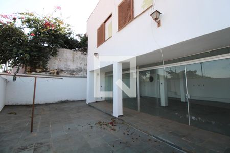 Casa à venda com 323m², 3 quartos e 4 vagasQuintal