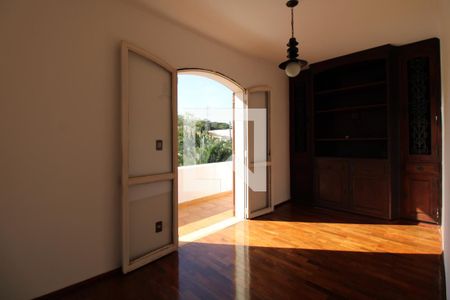 Casa à venda com 323m², 3 quartos e 4 vagasAntessala (1º andar)