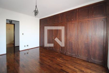 Casa à venda com 323m², 3 quartos e 4 vagasQuarto 3 (suíte master)