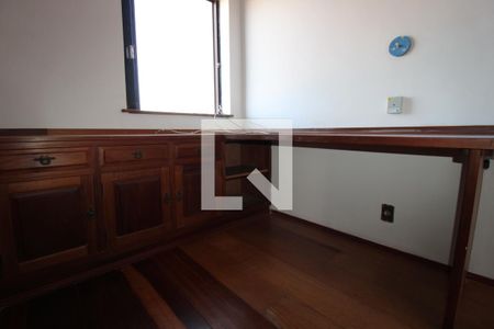 Casa à venda com 323m², 3 quartos e 4 vagasEscritório 2