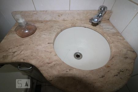 Casa à venda com 79m², 2 quartos e 1 vagaBanheiro Social - pia