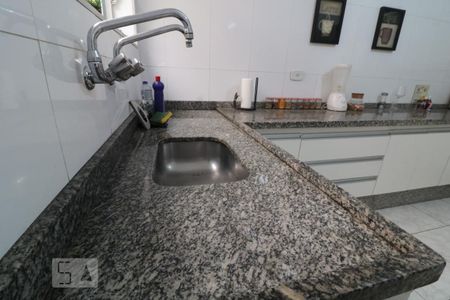 Casa à venda com 79m², 2 quartos e 1 vagaCozinha - pia