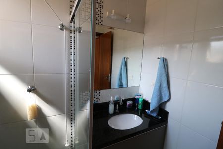 Casa de condomínio à venda com 107m², 2 quartos e 4 vagasBanheiro