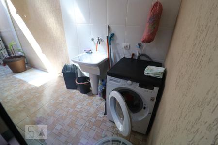 Casa de condomínio à venda com 107m², 2 quartos e 4 vagasDetalhe da area de serviço