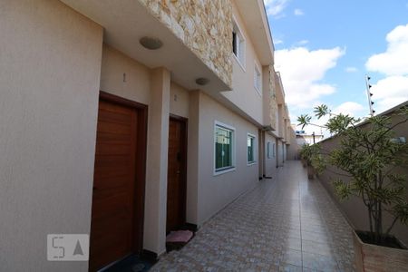 Casa de condomínio à venda com 107m², 2 quartos e 4 vagasFachada