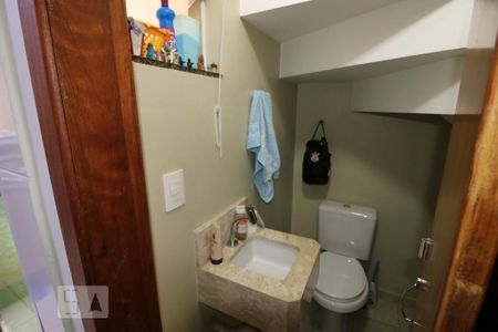 Casa de condomínio à venda com 107m², 2 quartos e 4 vagasLavabo