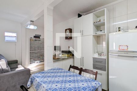 Casa à venda com 240m², 4 quartos e 5 vagas Casa à venda com 240m², 4 quartos e 5 vagasCozinha