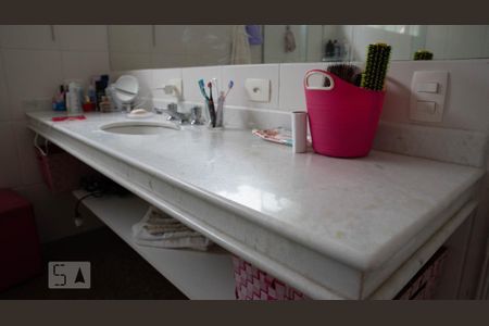 Casa à venda com 280m², 3 quartos e 6 vagasBanheiro da Suíte 1