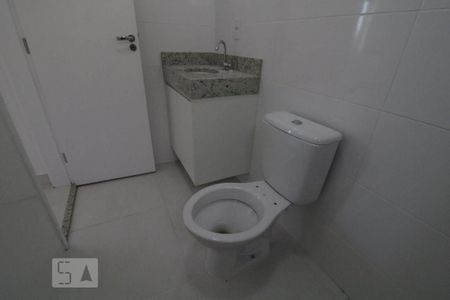 Banheiro de apartamento para alugar com 1 quarto, 25m² em Vila Bela, São Paulo