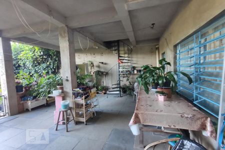 Casa à venda com 287m², 5 quartos e 2 vagas Casa à venda com 287m², 5 quartos e 2 vagasVaranda
