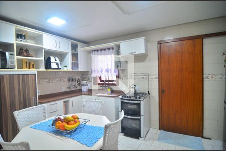 Casa à venda com 232m², 3 quartos e 3 vagasCozinha