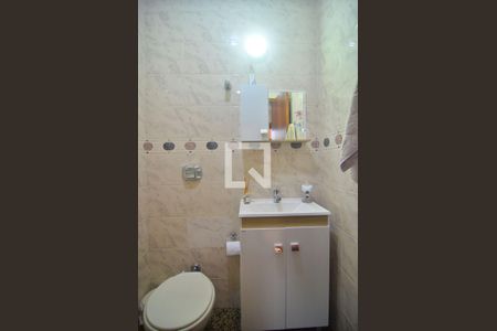 Casa à venda com 232m², 3 quartos e 3 vagasBanheiro de serviço