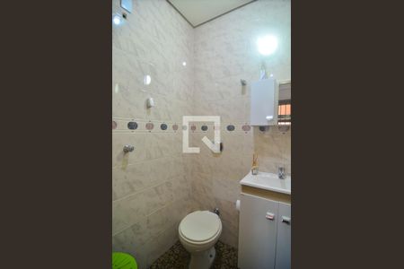 Casa à venda com 232m², 3 quartos e 3 vagasBanheiro de serviço