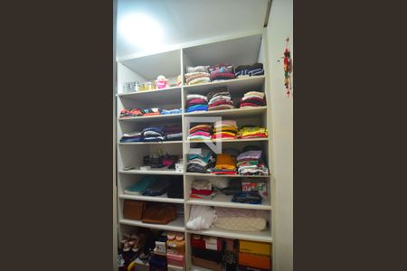 Casa à venda com 232m², 3 quartos e 3 vagasCloset