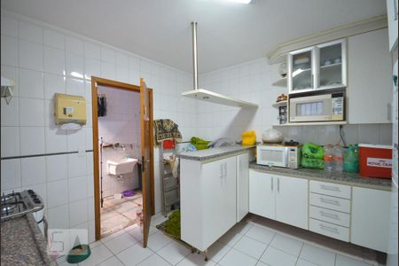 Casa à venda com 179m², 3 quartos e 4 vagas Casa à venda com 179m², 3 quartos e 4 vagasCozinha