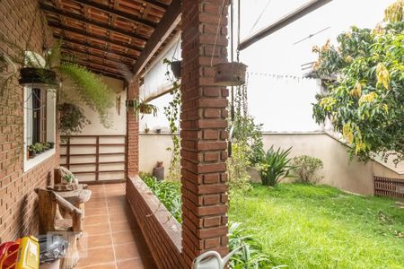 Casa à venda com 361m², 6 quartos e 4 vagas Casa à venda com 361m², 6 quartos e 4 vagasEdícula - Varanda