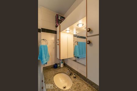 Apartamento à venda com 96m², 3 quartos e 2 vagas Apartamento à venda com 96m², 3 quartos e 2 vagasBanheiro da suíte