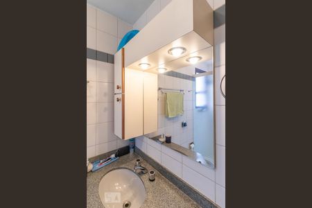 Apartamento à venda com 96m², 3 quartos e 2 vagas Apartamento à venda com 96m², 3 quartos e 2 vagasBanheiro social