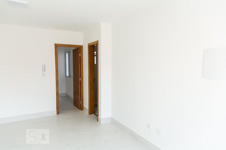 Sala e Cozinha  de apartamento para alugar com 1 quarto, 38m² em Vila Mazzei, São Paulo