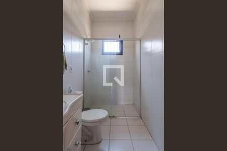 Casa à venda com 267m², 4 quartos e 4 vagas Casa à venda com 267m², 4 quartos e 4 vagasBanheiro Social