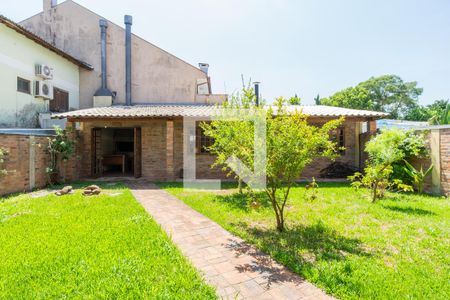 Casa à venda com 267m², 4 quartos e 4 vagas Casa à venda com 267m², 4 quartos e 4 vagasQuintal