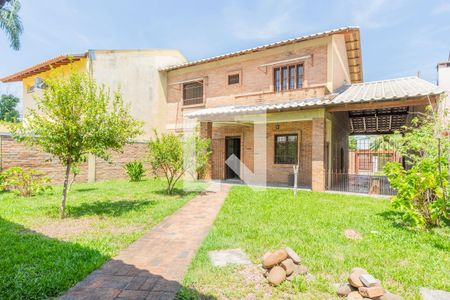 Casa à venda com 267m², 4 quartos e 4 vagas Casa à venda com 267m², 4 quartos e 4 vagasQuintal