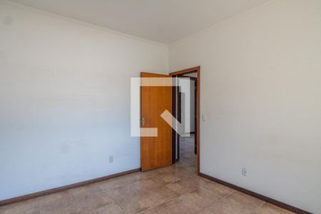 Casa à venda com 267m², 4 quartos e 4 vagas Casa à venda com 267m², 4 quartos e 4 vagasQuarto 2