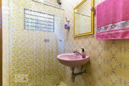 Casa à venda com 465m², 5 quartos e 5 vagas Casa à venda com 465m², 5 quartos e 5 vagasBanheiro da suíte 2