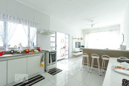 Casa à venda com 160m², 2 quartos e 2 vagas Casa à venda com 160m², 2 quartos e 2 vagasCozinha