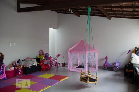 Casa à venda com 180m², 3 quartos e 2 vagassala de brinquedo