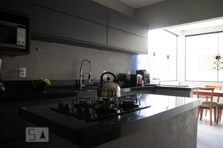 Casa à venda com 180m², 3 quartos e 2 vagasCozinha