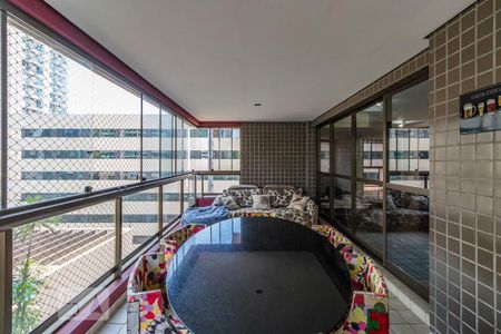 Apartamento à venda com 285m², 4 quartos e 4 vagas Apartamento à venda com 285m², 4 quartos e 4 vagasVaranda Gourmet