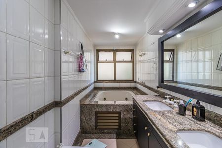 Apartamento à venda com 285m², 4 quartos e 4 vagas Apartamento à venda com 285m², 4 quartos e 4 vagasBanheiro da Suíte 1