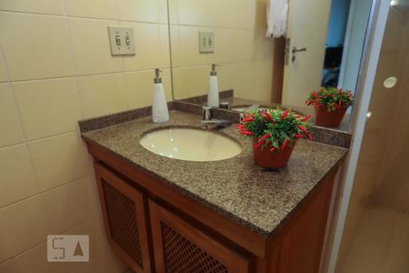 Apartamento à venda com 104m², 2 quartos e 1 vaga Apartamento à venda com 104m², 2 quartos e 1 vagaBanheiro Social