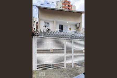Casa à venda com 190m², 4 quartos e 2 vagas Casa à venda com 190m², 4 quartos e 2 vagasFachada