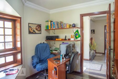 Casa à venda com 562m², 5 quartos e 4 vagasEscritório