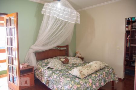 Casa à venda com 562m², 5 quartos e 4 vagasQuarto 4 - Suíte