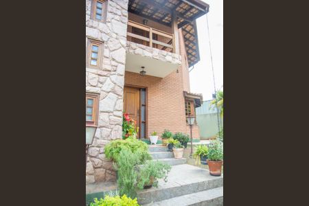 Casa à venda com 562m², 5 quartos e 4 vagasEntrada