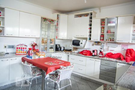 Casa à venda com 562m², 5 quartos e 4 vagasCozinha