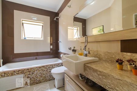 Casa à venda com 292m², 4 quartos e 3 vagas Casa à venda com 292m², 4 quartos e 3 vagasBanheiro de quarto 1