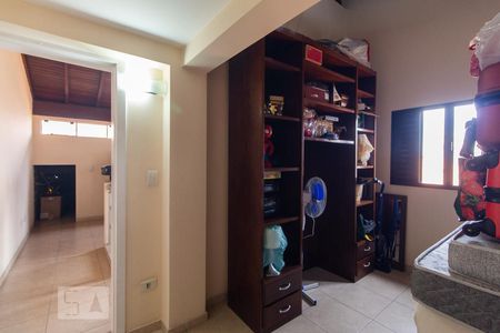 Casa à venda com 292m², 4 quartos e 3 vagas Casa à venda com 292m², 4 quartos e 3 vagasQuarto