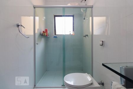 Casa à venda com 292m², 4 quartos e 3 vagas Casa à venda com 292m², 4 quartos e 3 vagasBanheiro do quarto 2